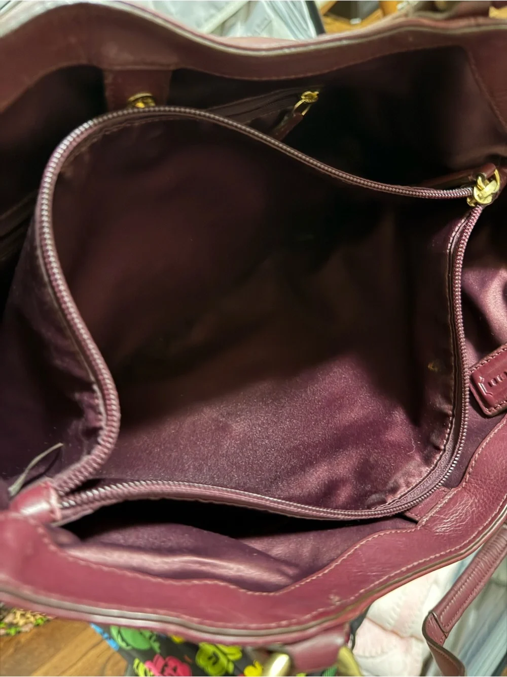 Coach Leather vintage Shoulder Bag in Burgundy with Gold Hardware